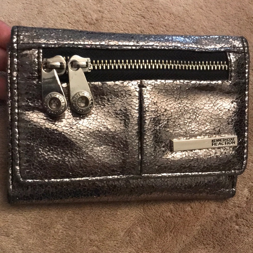 Pretty wallet 🤍🤍☺️